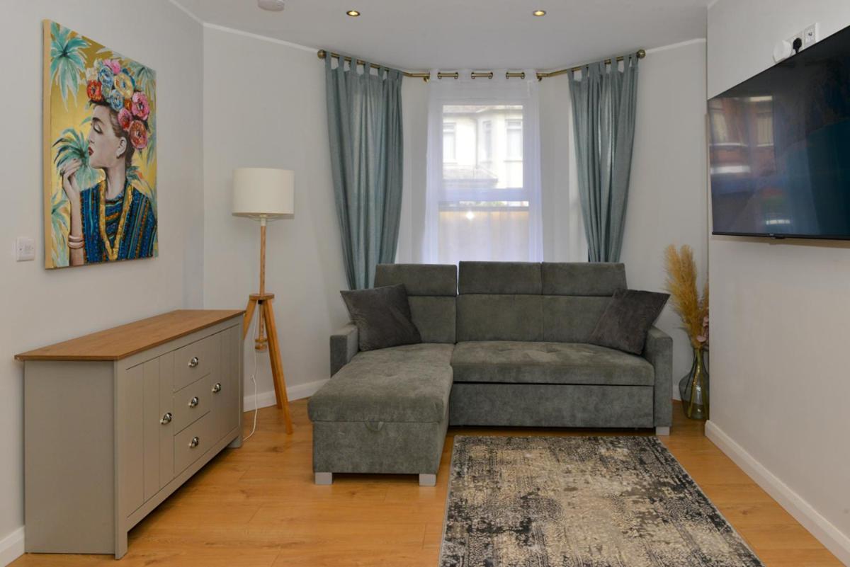 Esterville 1 And 2 Bedrooms Hot Tub Availability Apartment Belfast