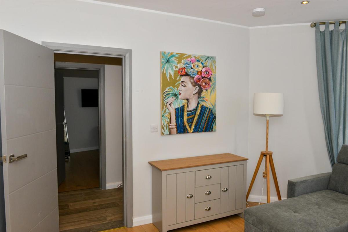 Apartment Esterville 1 And 2 Bedrooms Hot Tub Availability