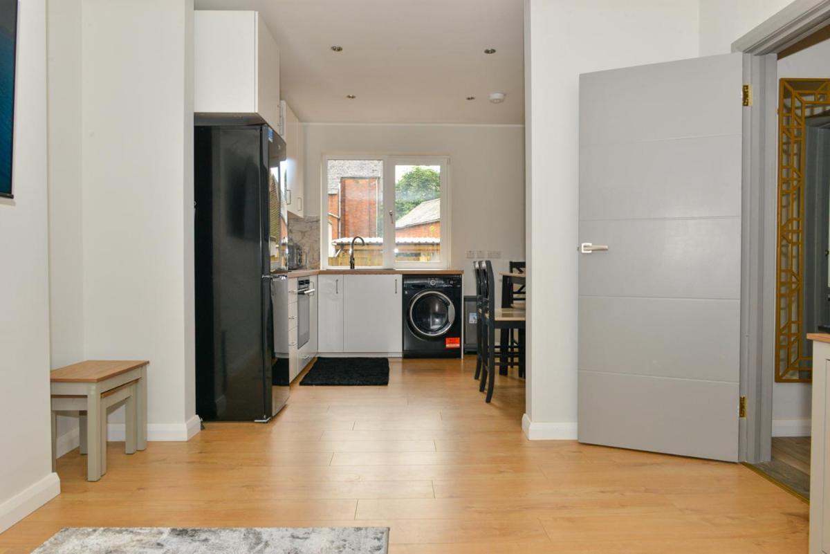 Esterville 1 And 2 Bedrooms Hot Tub Availability * Belfast
