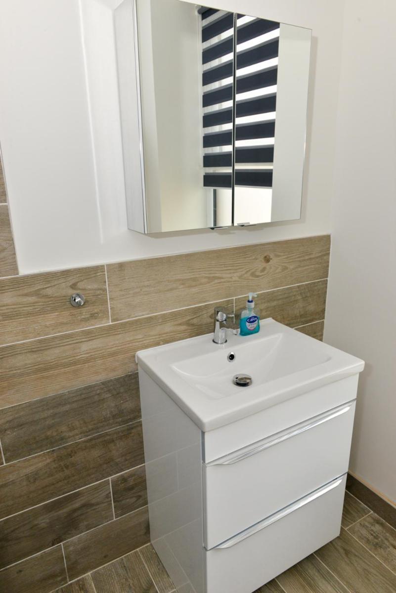 Apartment Esterville 1 And 2 Bedrooms Hot Tub Availability *