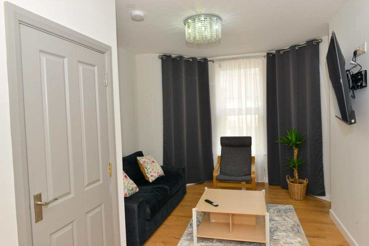 Esterville 1 And 2 Bedrooms Hot Tub Availability Apartment *