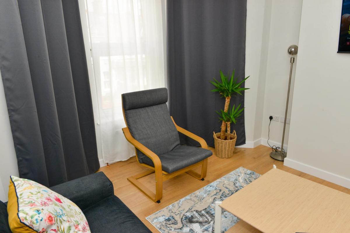 Esterville 1 And 2 Bedrooms Hot Tub Availability * Belfast