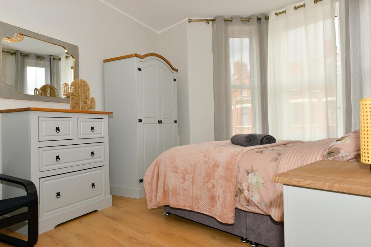 Esterville 1 And 2 Bedrooms Hot Tub Availability Belfast