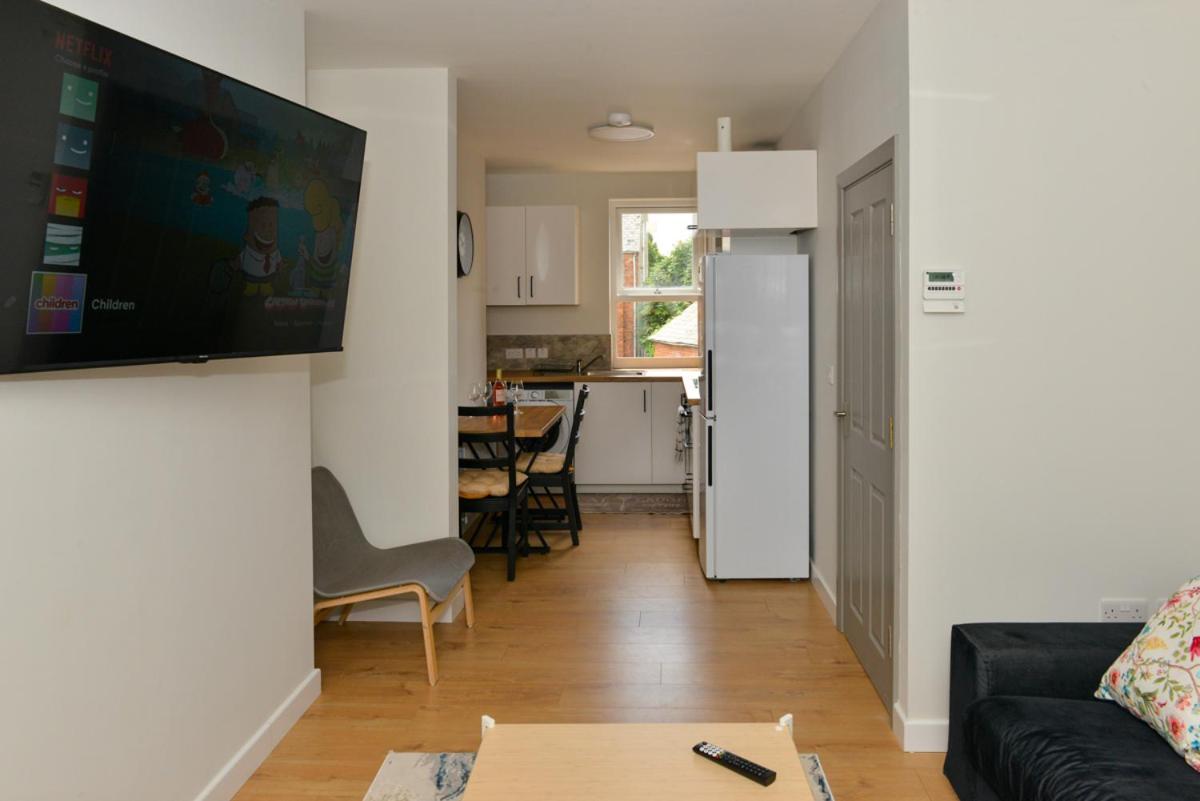 Esterville 1 And 2 Bedrooms Hot Tub Availability Belfast