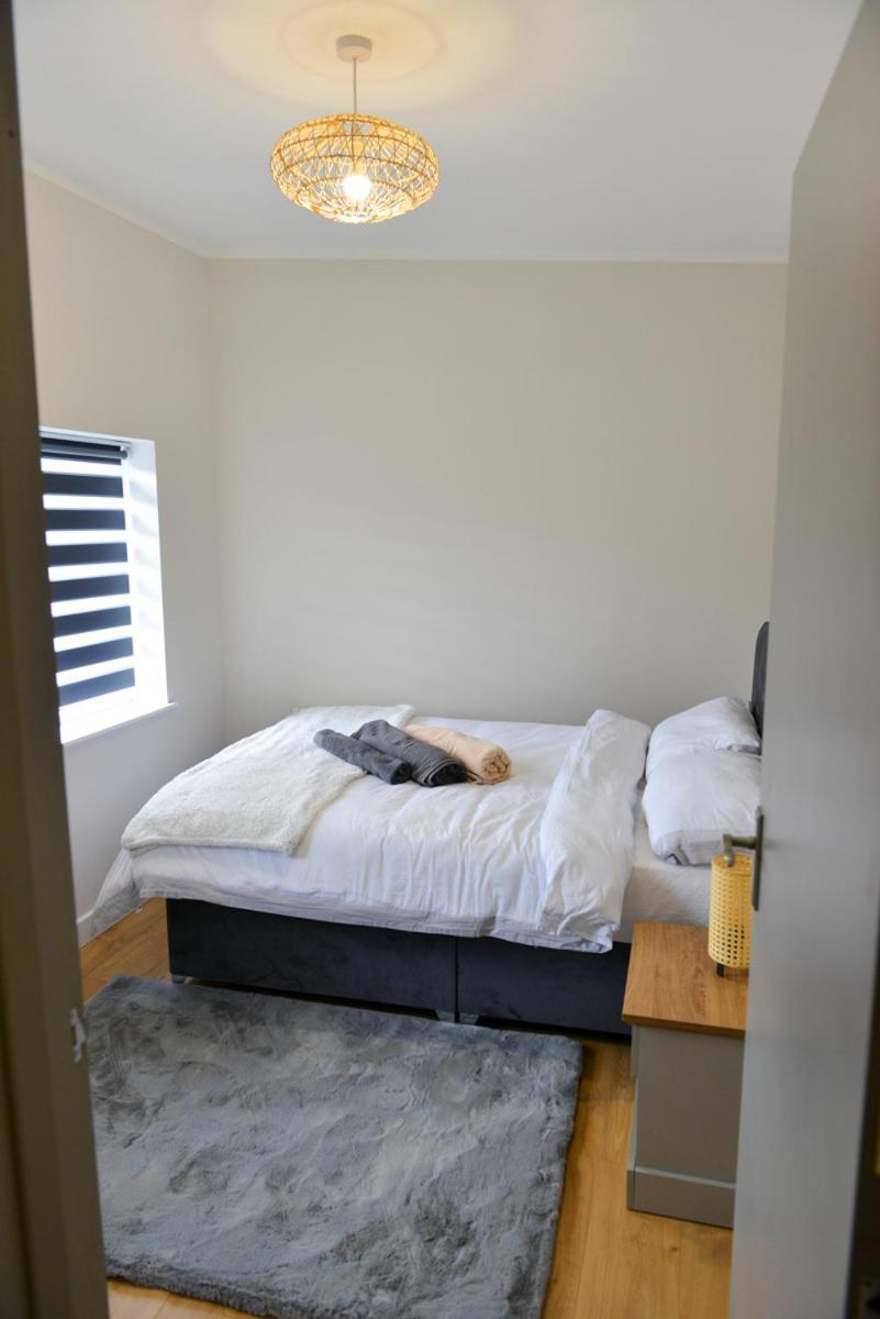 Esterville 1 And 2 Bedrooms Hot Tub Availability * Belfast