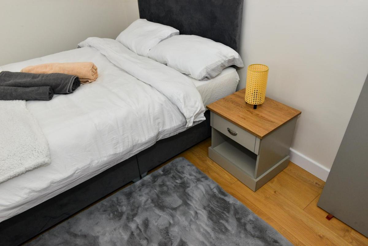 Esterville 1 And 2 Bedrooms Hot Tub Availability Apartment *