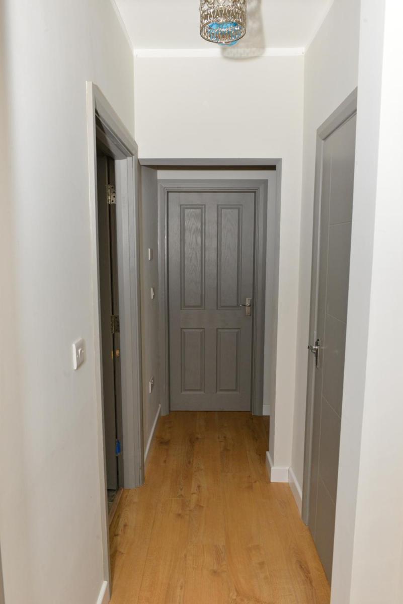 Esterville 1 And 2 Bedrooms Hot Tub Availability * Belfast